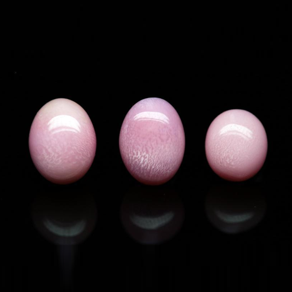 樱花粉色（Cherry Blossom Pink）——海螺珠、孔克珠